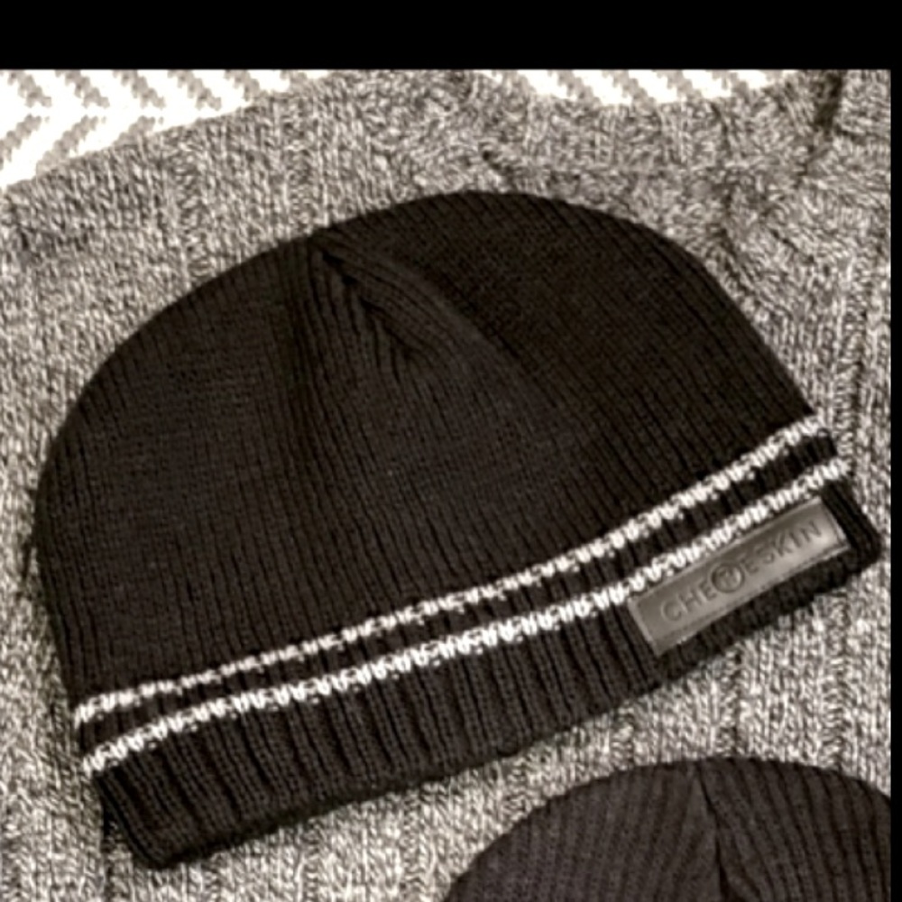 LIKE NEW CONDITION==CHERESKIN Black Knit Hat